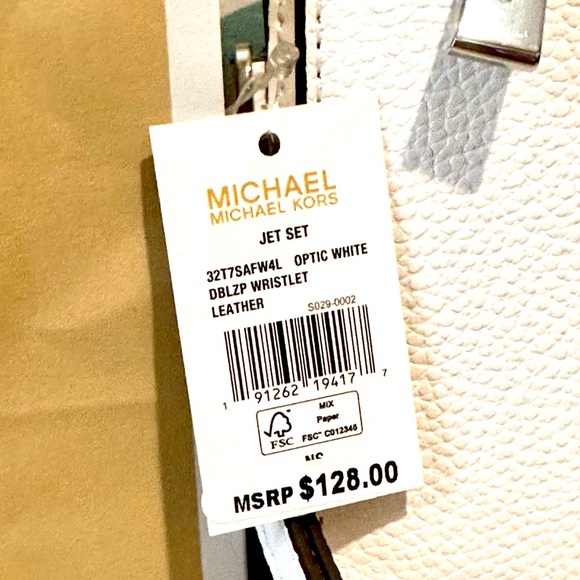 Michael Kors white leather wallet - Picture 7 of 16